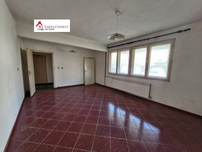 Продава КЪЩА, гр. Аксаково, област Варна, снимка 2 - Къщи - 53270214