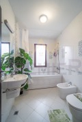 Продава 2-СТАЕН, област Добрич, с. Топола • 156990 € / 307045.75 лв. • 76209235 10