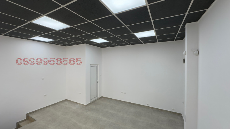 En venta  Comercio Plovdiv , Karshiyaka , 45 metros cuadrados | 84509500