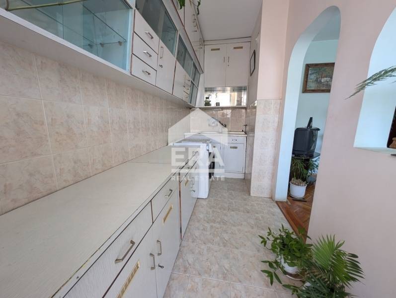Продава 4-СТАЕН, гр. Шумен, Военно училище, снимка 2 - Апартаменти - 55046470