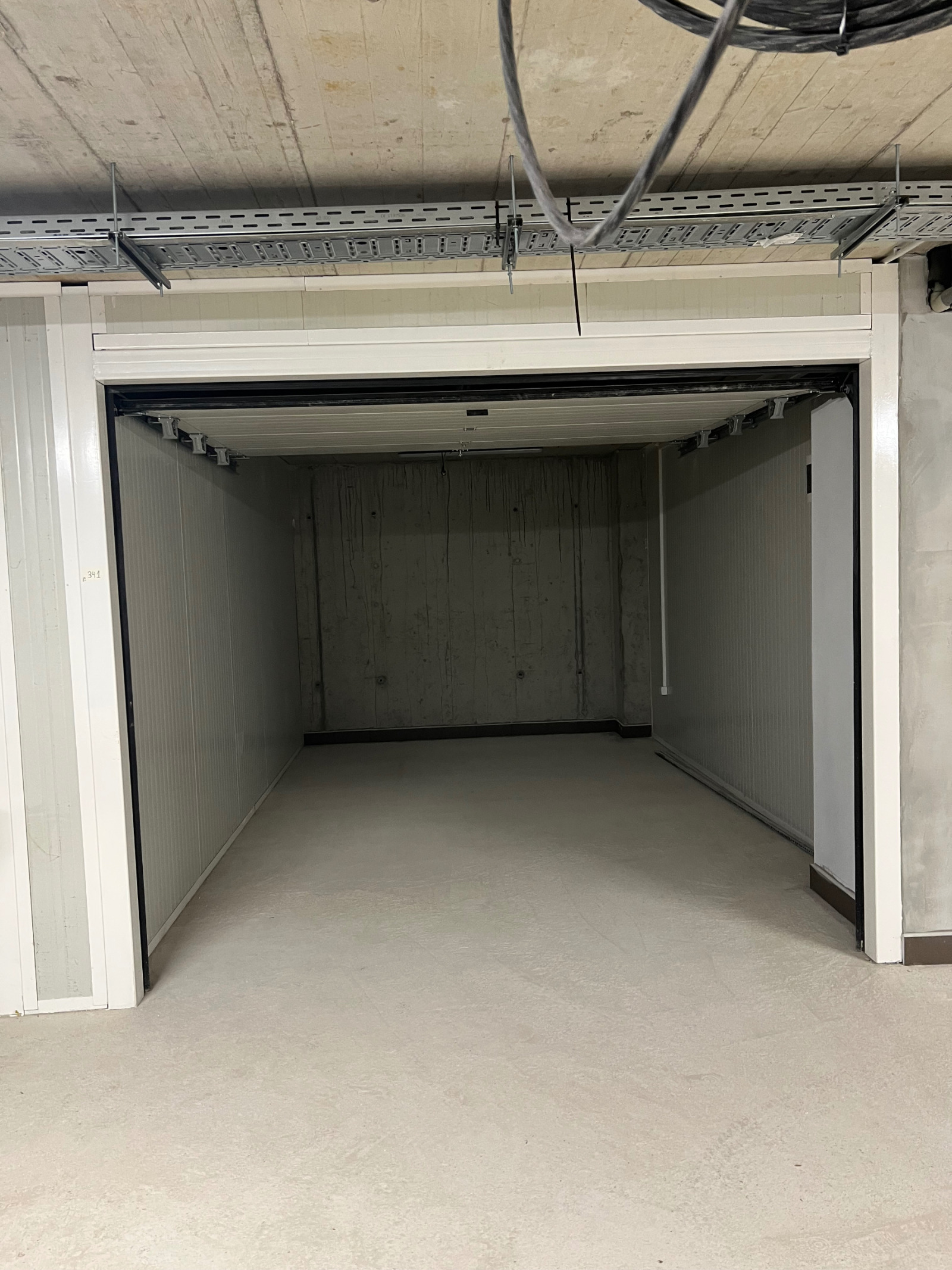 Продава ГАРАЖ, ПАРКОМЯСТО, гр. София, Малинова долина, снимка 2 - Гаражи и паркоместа - 53767065