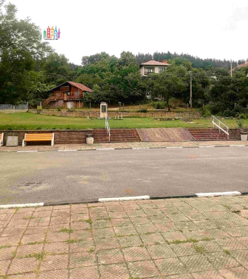 Продава ПАРЦЕЛ, с. Лесковец, област Перник