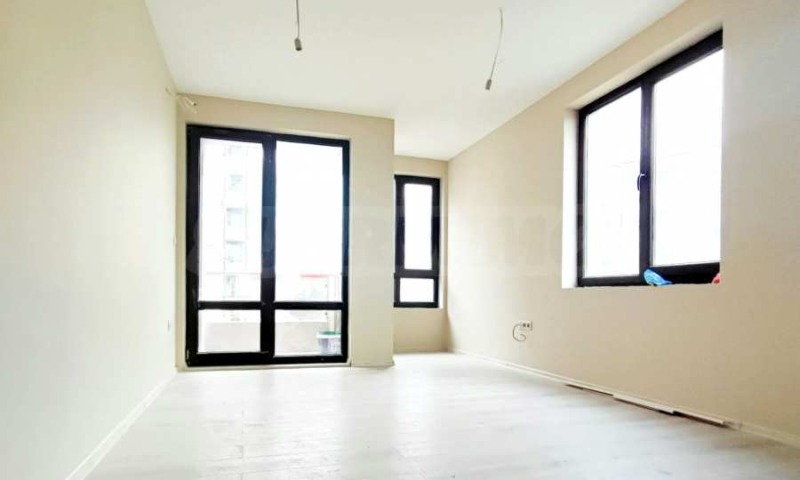 Продава 3-СТАЕН в град Варна, Владислав Варненчик 1 - 73 кв.м / 165 500 € » 323 689.87 лв., СУПРИММО - ОФИС ВАРНА