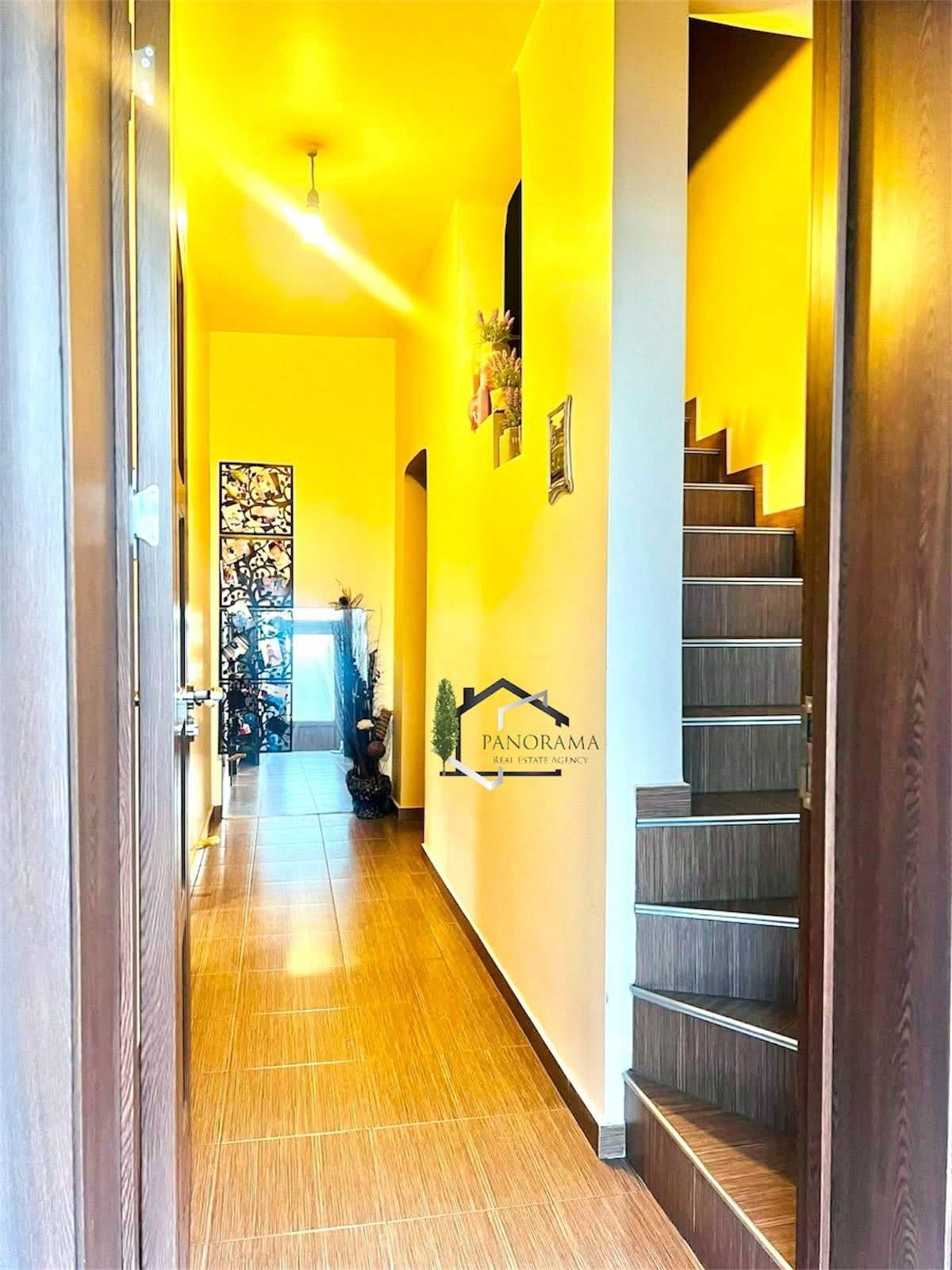 Продава КЪЩА, гр. Шумен, Военно училище, снимка 2 - Къщи - 52060346