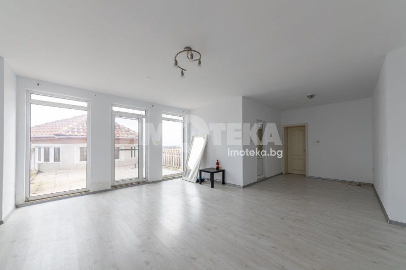 Продава КЪЩА, с. Здравец, област Варна, снимка 11 - Къщи - 53271026