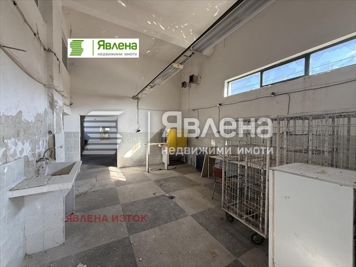 Продава ПРОМ. ПОМЕЩЕНИЕ, с. Врачеш, област София област, снимка 4 - Производствени сгради - 54479515