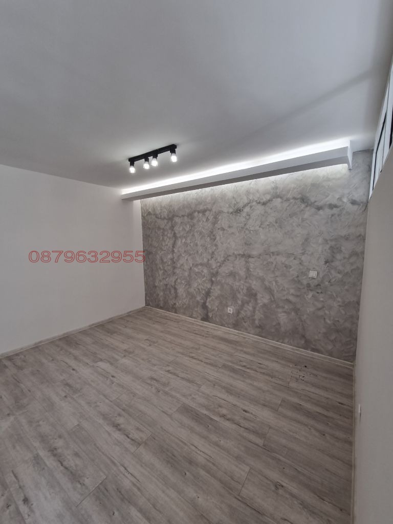 Продава  2-стаен, град София, Център •  170 000 € • ID 19906185 — holmes.bg - [1] 