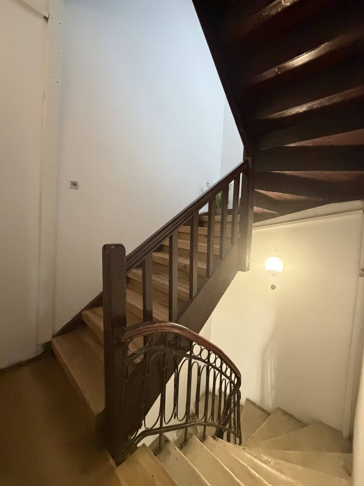 Продава МНОГОСТАЕН, гр. Дупница, област Кюстендил, снимка 3 - Апартаменти - 56450514