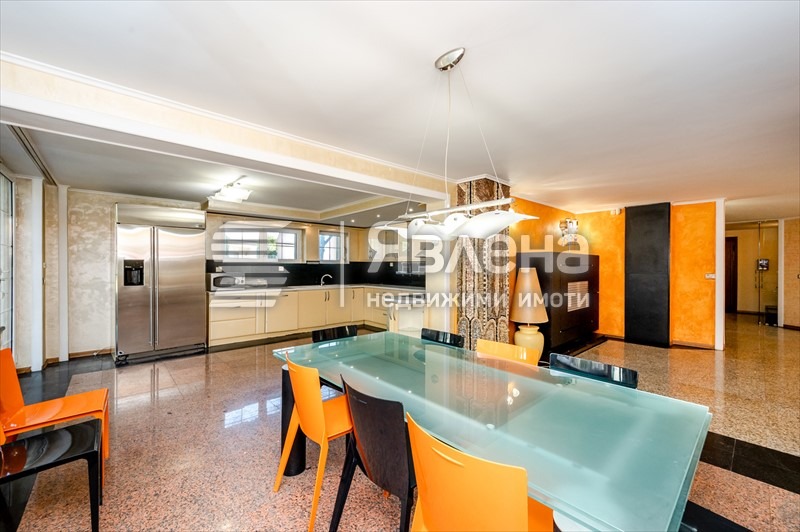 Продава КЪЩА, гр. София, в.з.Киноцентъра, снимка 3 - Къщи - 54920629