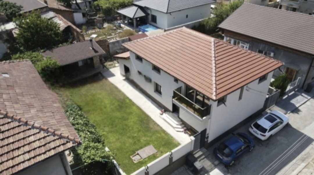 Продава КЪЩА, гр. Плевен, Широк център