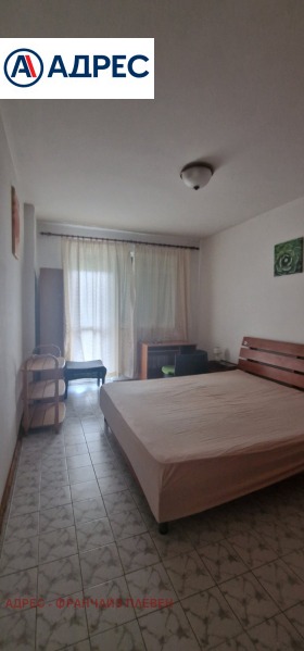 2 quartos Mara Dentcheva, Pleven 1