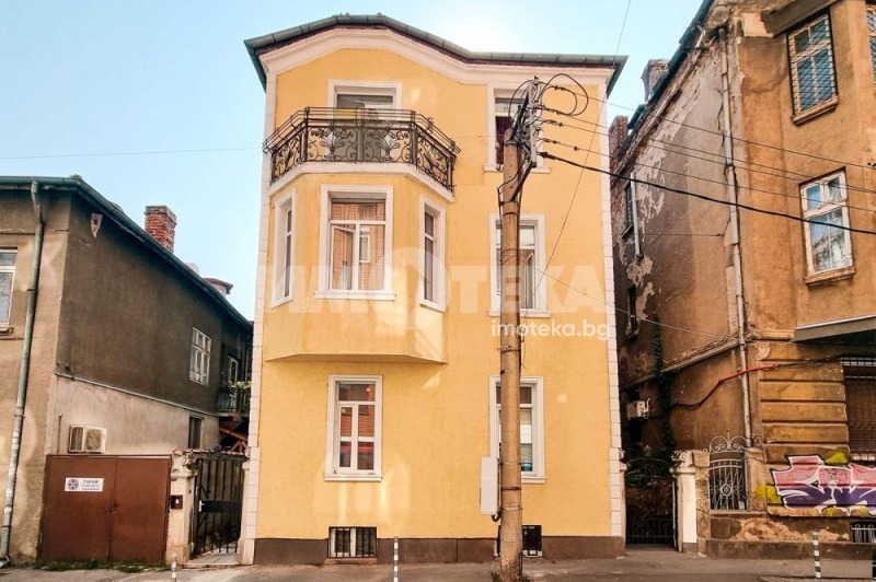 Продава КЪЩА в град София, Център - 357 кв.м / 795 000 € » 1 554 884.85 лв., ИМОТЕКА