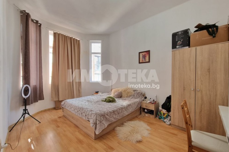 Продава КЪЩА, гр. София, Център, снимка 2 - Къщи - 51598213