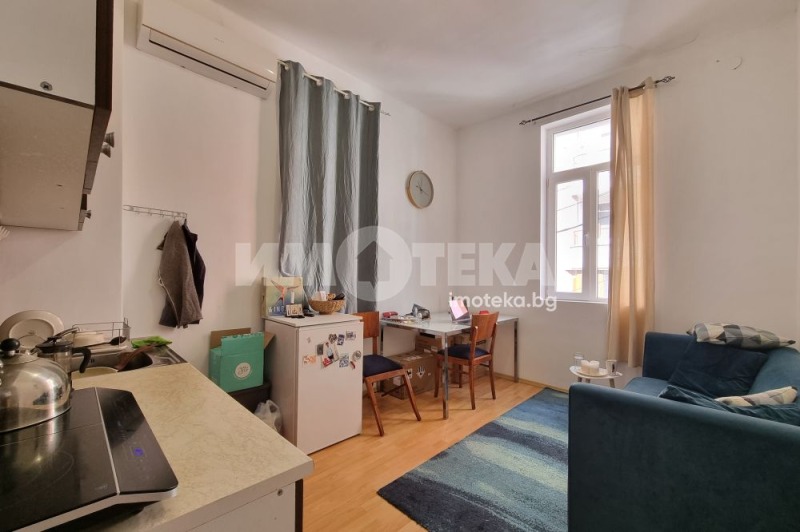 Продава КЪЩА, гр. София, Център, снимка 3 - Къщи - 51598213