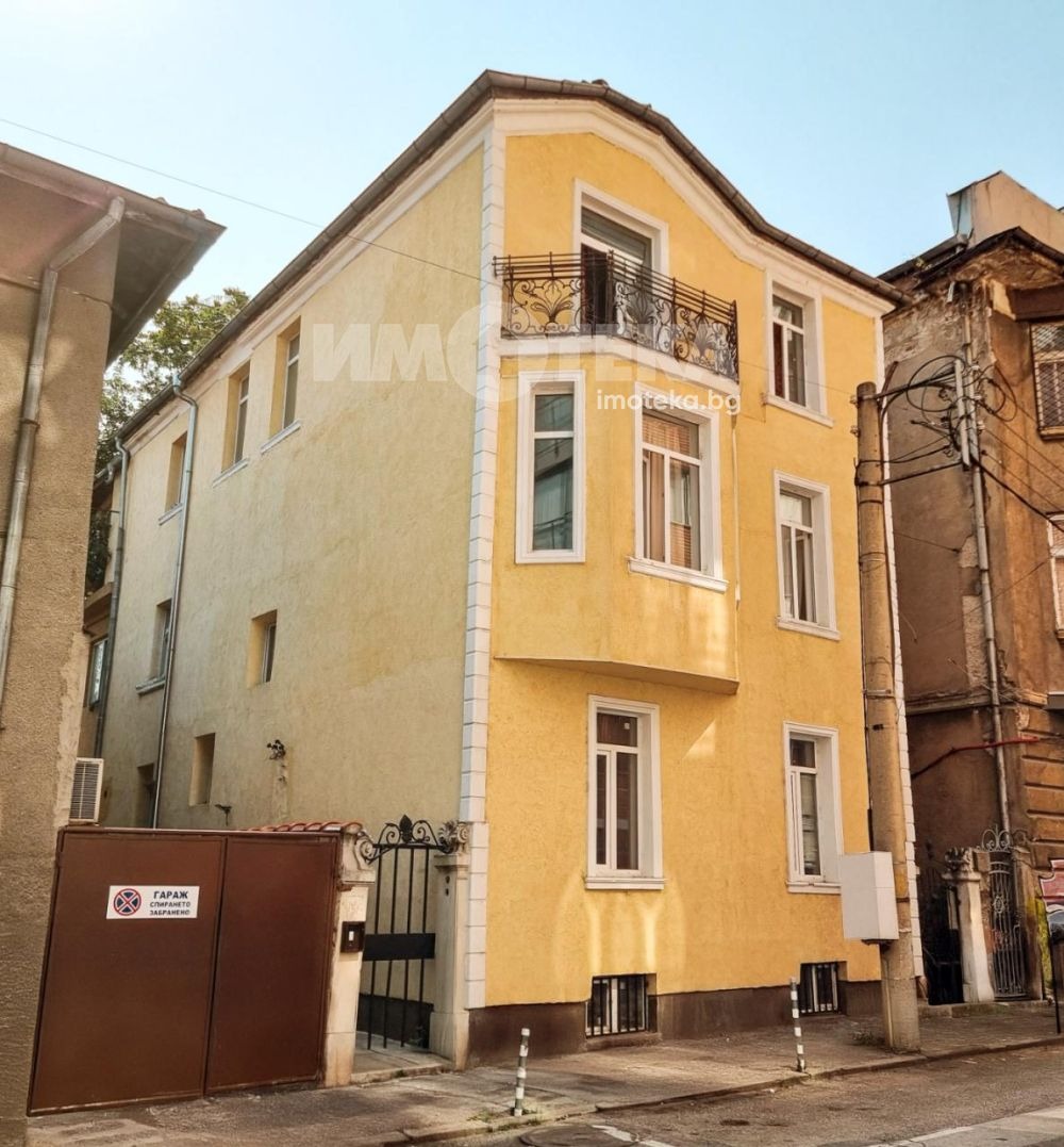 Продава КЪЩА, гр. София, Център, снимка 2 - Къщи - 51598213