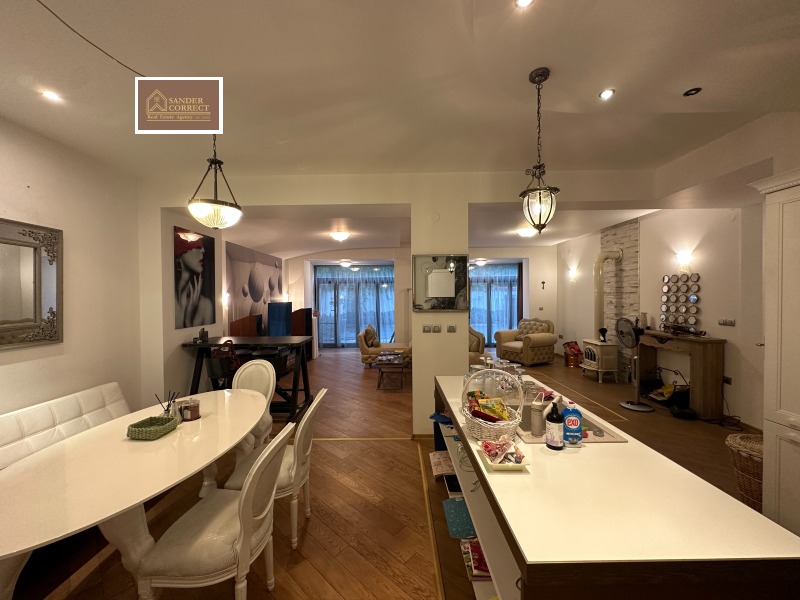Продава  4-стаен град София , Център , 232 кв.м | 68254108