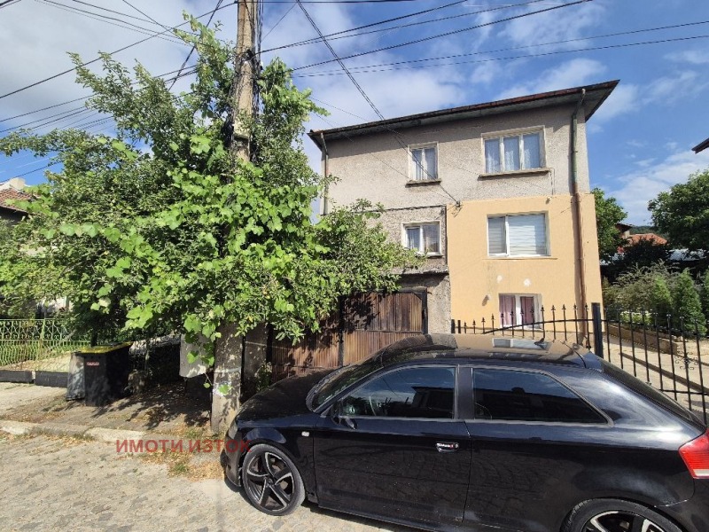 Продава  Етаж от къща град Перник , Ралица , 70 кв.м | 80099349 - изображение [2]