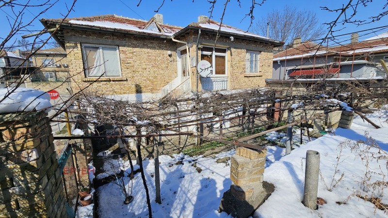 Продава  Къща област Шумен , гр. Нови пазар , 200 кв.м | 47934359