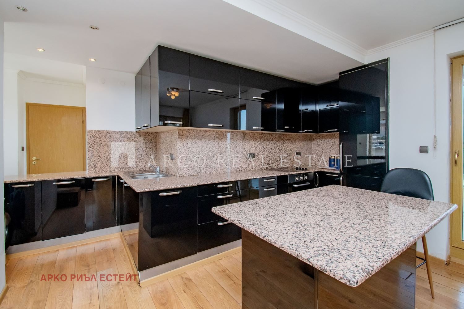 Продава 4-СТАЕН, гр. София, Витоша, снимка 3 - Апартаменти - 56734191