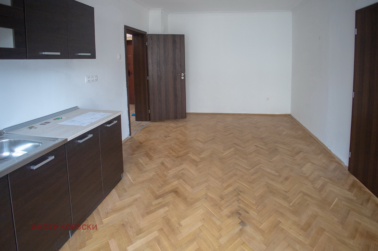 Продава МНОГОСТАЕН, гр. София, Медицинска академия, снимка 2 - Апартаменти - 48813481