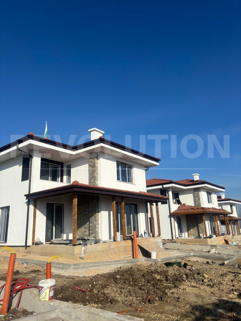 Продава КЪЩА в област София, с. Гурмазово - 220 кв.м / 330 000 € » 645 423.90 лв., РЕВОЛЮШЪН ЕСТЕЙТ