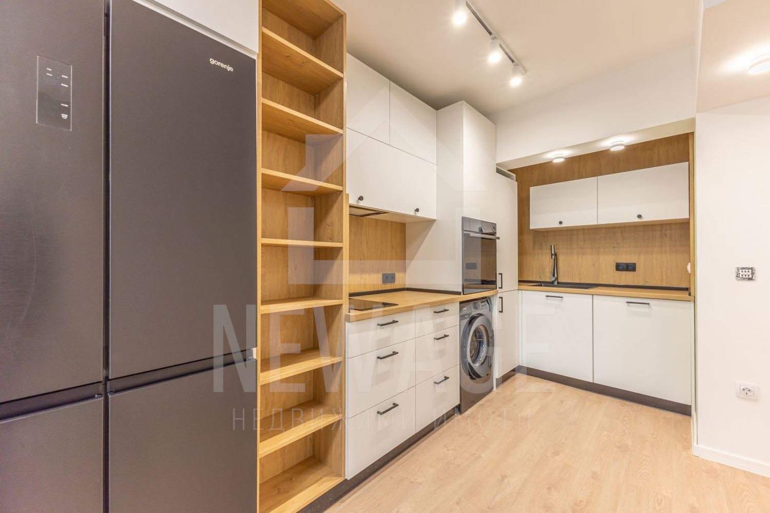 Продава 3-СТАЕН, гр. Варна, Център, снимка 2 - Апартаменти - 56268905