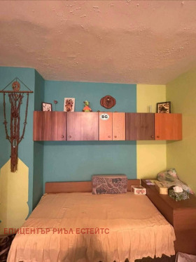 1 dormitorio Teva, Pernik 1