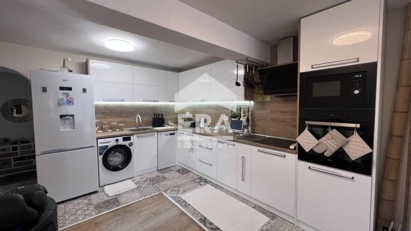 Продава КЪЩА, гр. Лясковец, област Велико Търново, снимка 2 - Къщи - 53122462