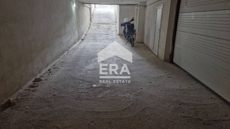 Продава ГАРАЖ, ПАРКОМЯСТО, гр. Варна, Център, снимка 4 - Гаражи и паркоместа - 54068064