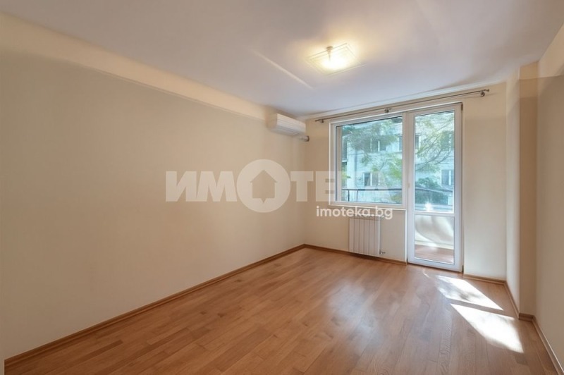 Продава МНОГОСТАЕН, гр. София, Лагера, снимка 2 - Апартаменти - 53081394