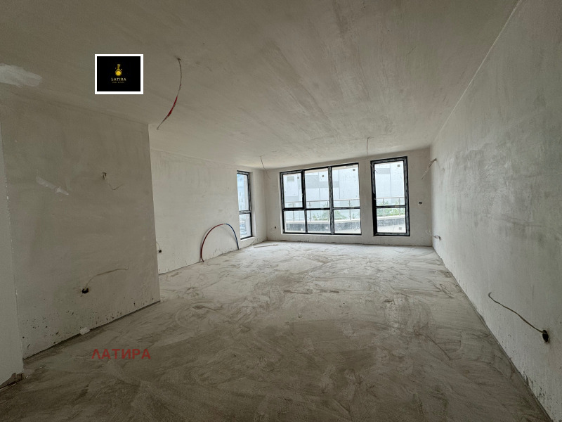 Продава 3-СТАЕН в град София, Полигона - 140 кв.м / 350 136 € » 684 806.49 лв., ЛАТИРА