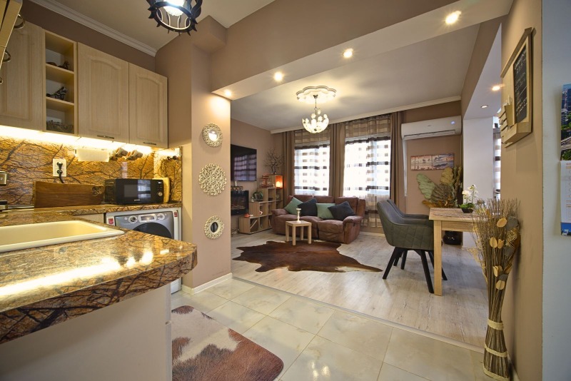 Продава МНОГОСТАЕН, гр. Бургас, Център