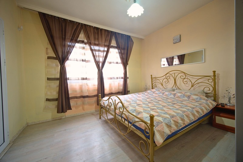 Продава МНОГОСТАЕН, гр. Бургас, Център, снимка 7 - Апартаменти - 53455185