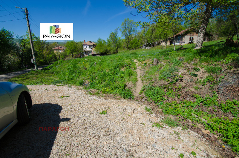 Продава ПАРЦЕЛ в град Габрово, Тлъчници - 1105 кв.м / 49 725 € » 97 253.65 лв., ПАРАГОН