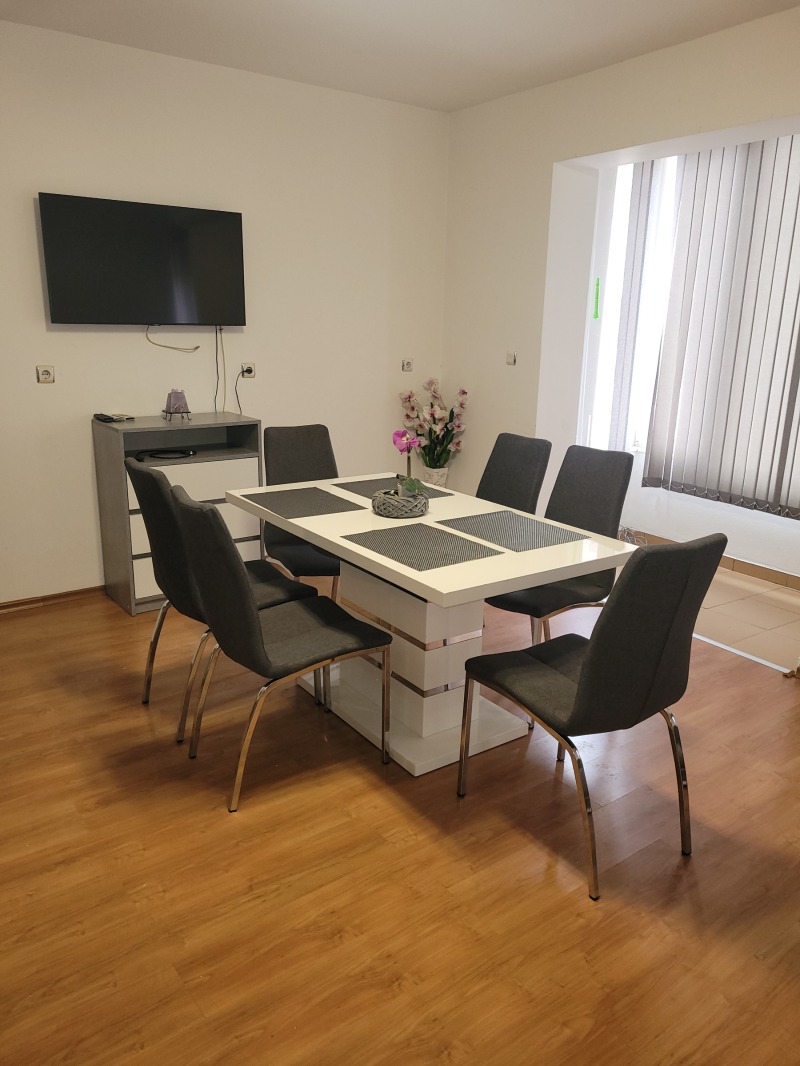 Продава 3-СТАЕН, гр. Плевен, Широк център