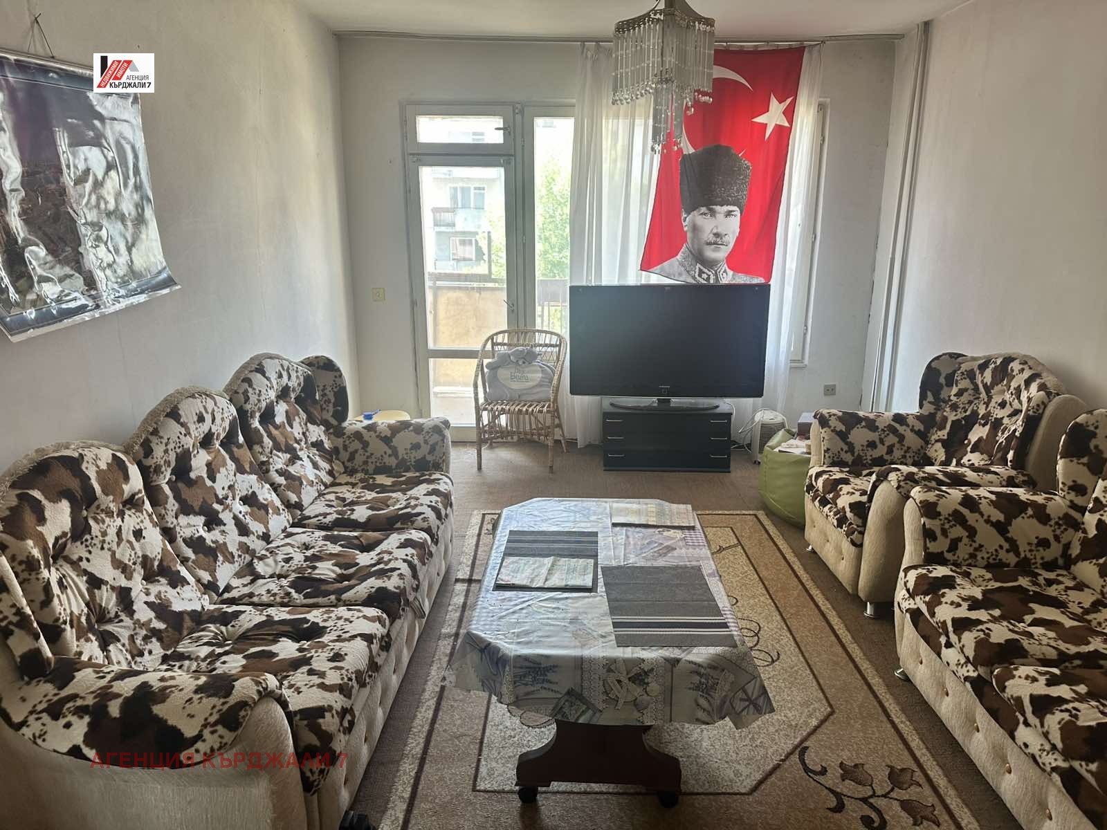 Продава МНОГОСТАЕН, гр. Кърджали, Възрожденци, снимка 3 - Апартаменти - 54797995