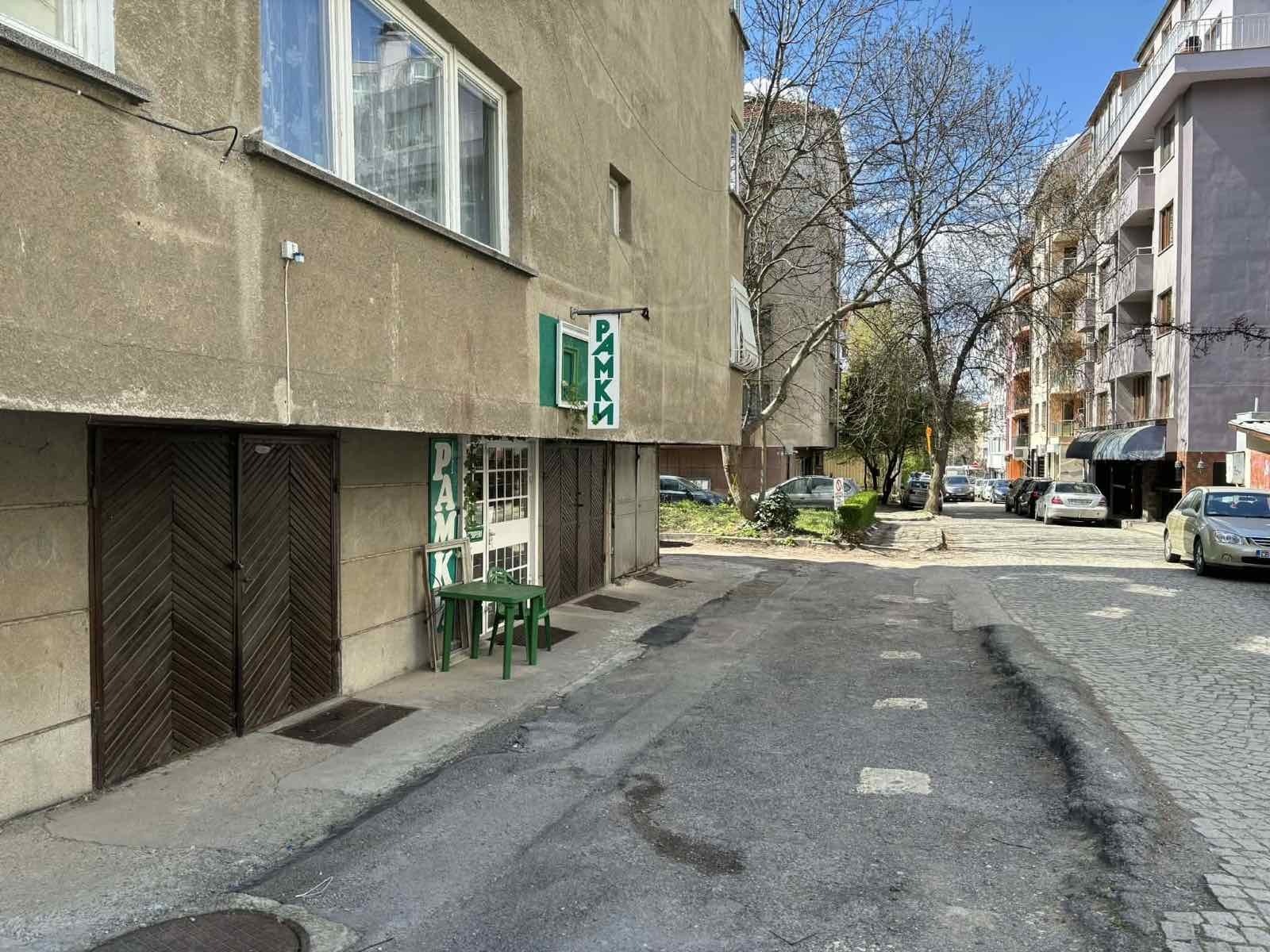 Продава ГАРАЖ, ПАРКОМЯСТО, гр. София, Гео Милев, снимка 2 - Гаражи и паркоместа - 54252056
