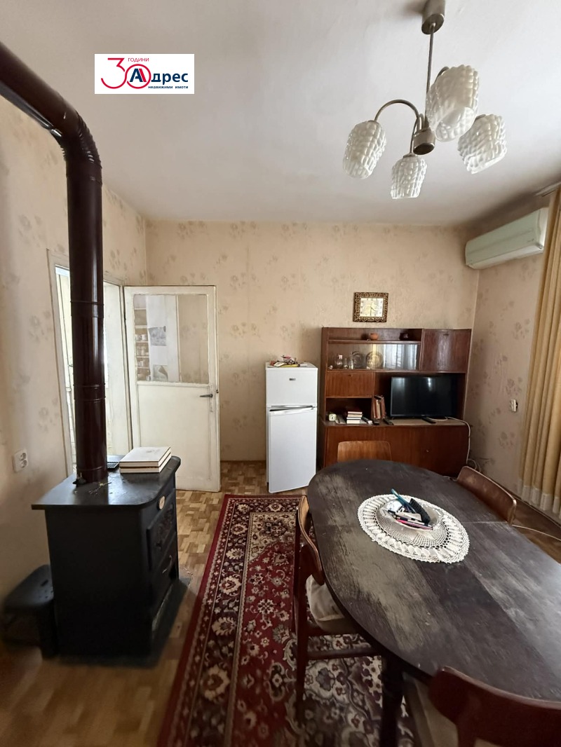 Продава ЕТАЖ ОТ КЪЩА, гр. Добрич, Свети Георги, снимка 2 - Етаж от къща - 53494078