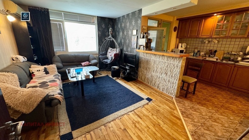 Продава  3-стаен град Разград , Освобождение , 90 кв.м | 35694571