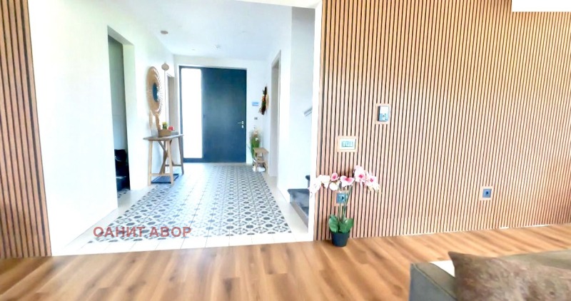Til salgs  Hus Sofia , Vladaja , 230 kvm | 15590356 - bilde [2]