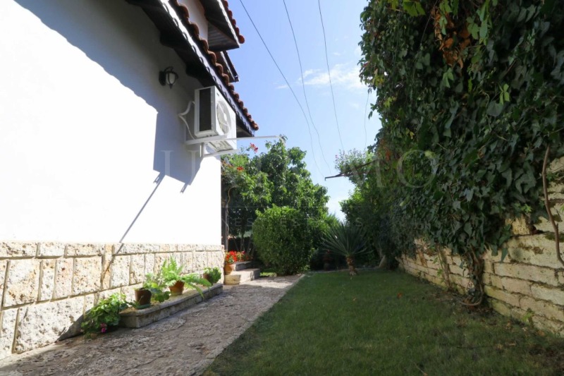 Продава КЪЩА, гр. Балчик, област Добрич, снимка 8 - Къщи - 53506078