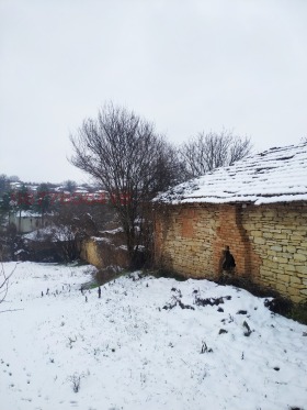 КЪЩА, 1 300 m2