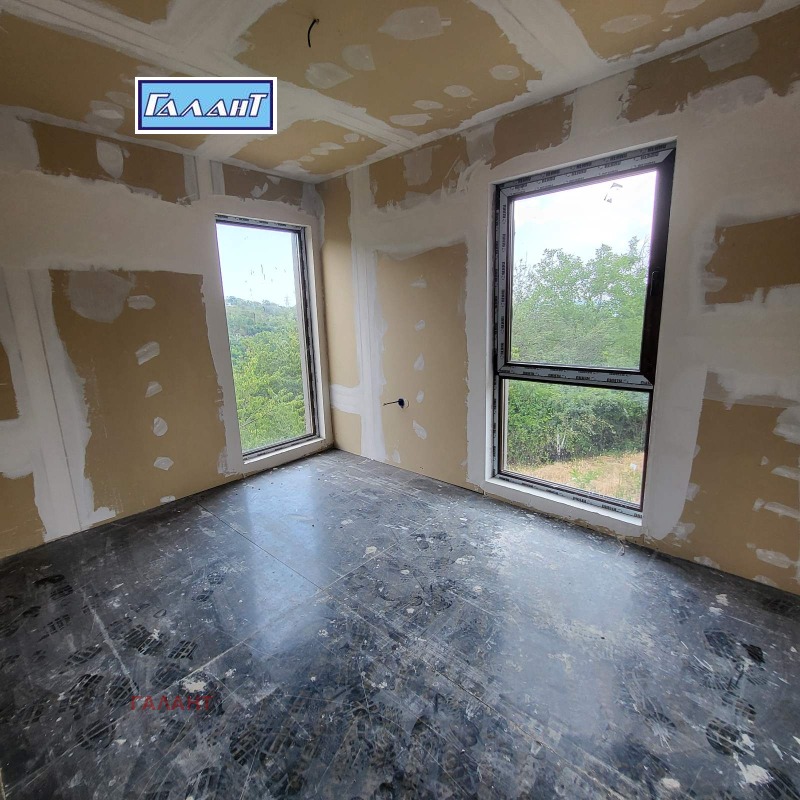 Продава КЪЩА, гр. Варна, м-т Планова, снимка 2 - Къщи - 51090781