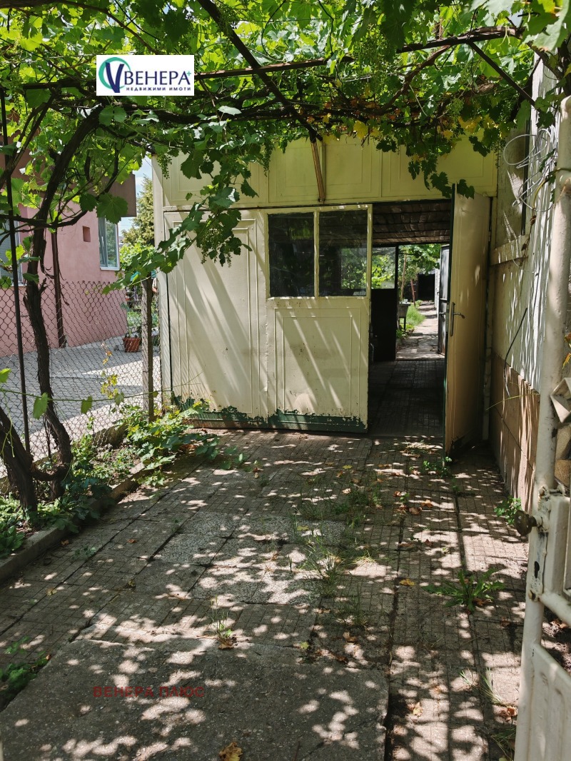 Продава КЪЩА, гр. София, с. Волуяк, снимка 2 - Къщи - 52643245