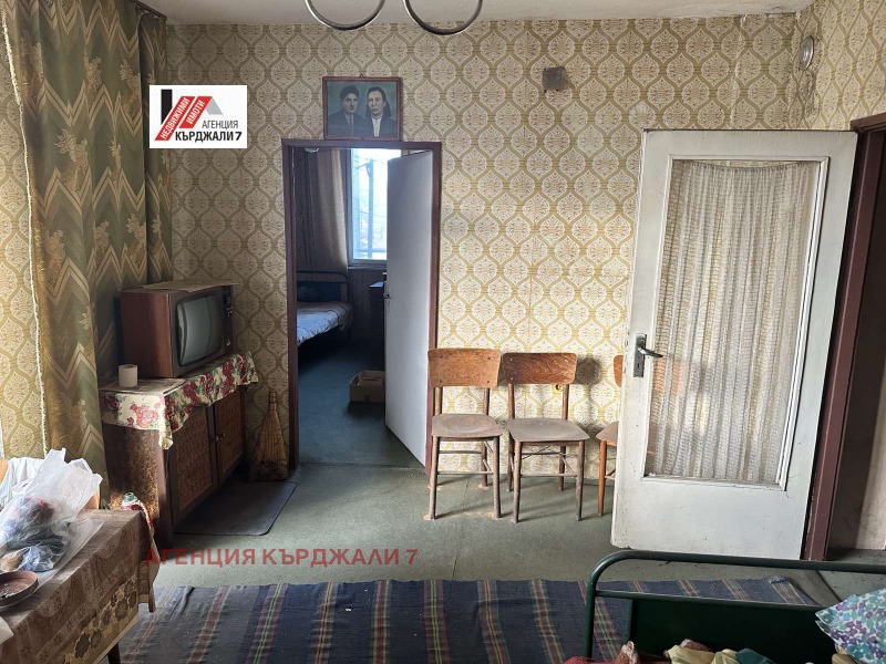 Продава  2-стаен град Кърджали , Веселчане , 63 кв.м | 69890753