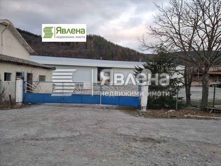 Продава  Пром. помещение област Шумен , гр. Велики Преслав , 1250 кв.м | 79991201 - изображение [4]