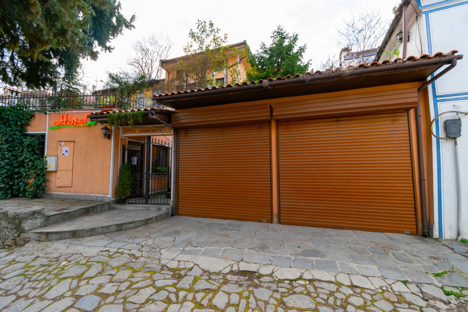 Продава ХОТЕЛ, гр. Пловдив, Старият град, снимка 2 - Хотели - 54023018