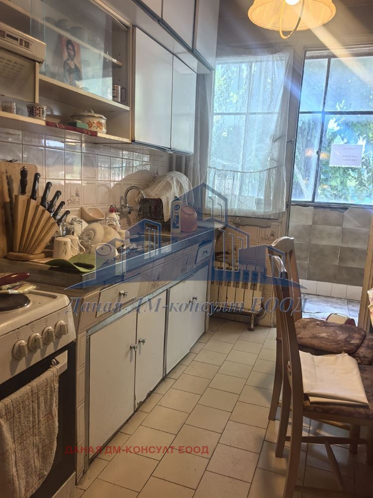 Продава 2-СТАЕН, гр. Шумен, Център, снимка 6 - Апартаменти - 56079671