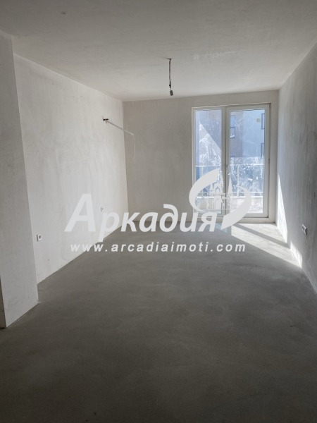 Eladó  2 hálószobás Plovdiv , Komatevski vazel , 114 négyzetméter | 70359400