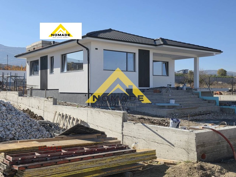 Продава КЪЩА, с. Белащица, област Пловдив